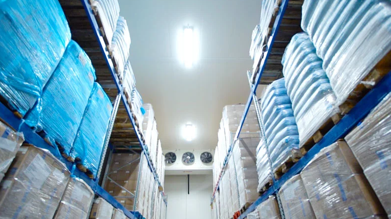Palletised food products in temperature-controlled logistics